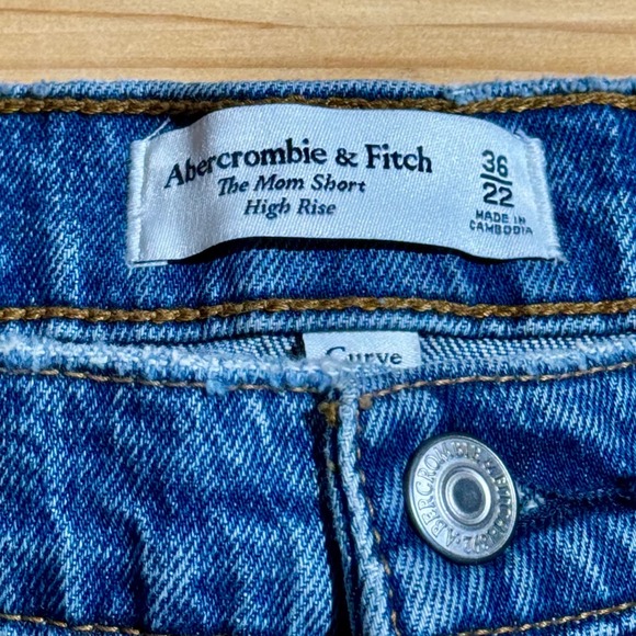 Abercrombie & Fitch The‎ Mom Short High Rise Distressed Denim Shorts Size 36 - Picture 4 of 7